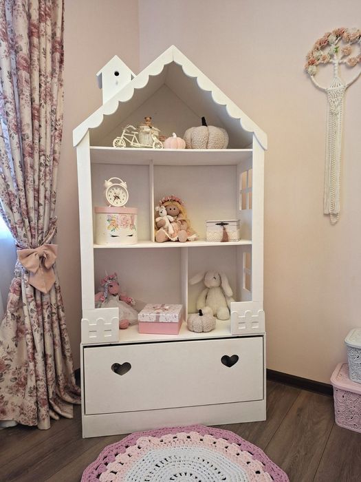 Ляльковий будиночок  для дитячої кімнати.