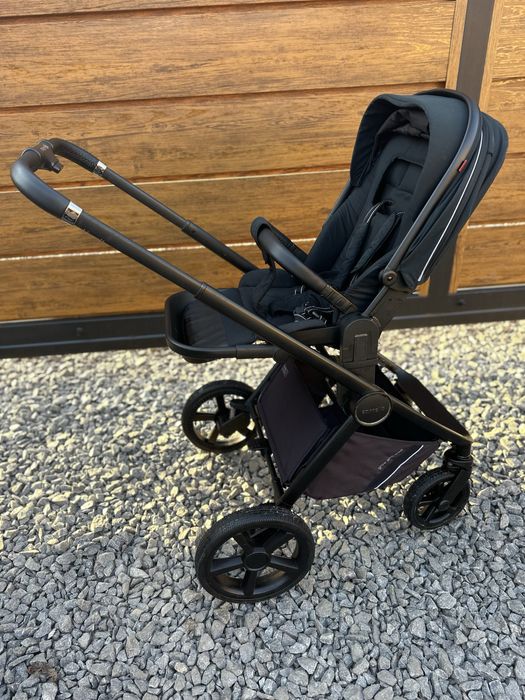 Продам коляску 3в1