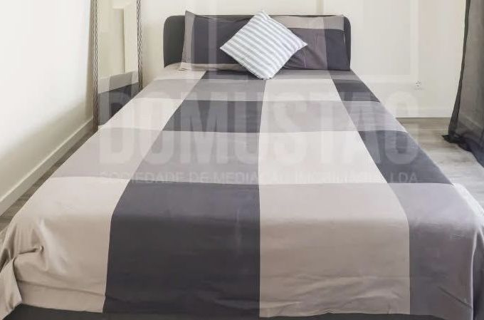 Vendo cama e sofa
