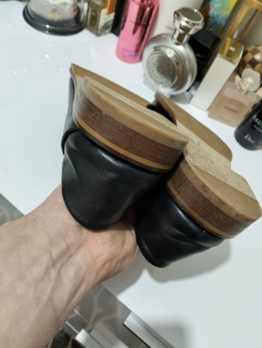 жіночі португальські шкіряні туфлі лофери hm