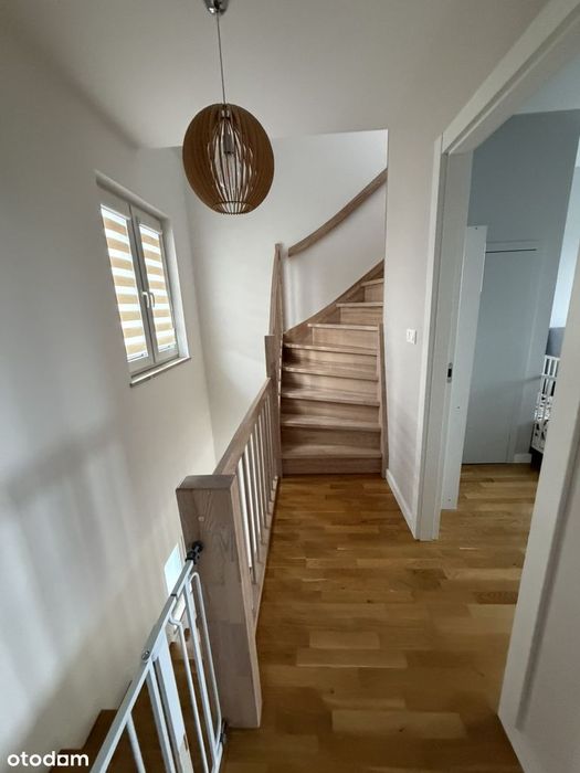 Nowoczesny dom 100 m² + ogród | 10 min pieszo do PKP | Bezpośrednio