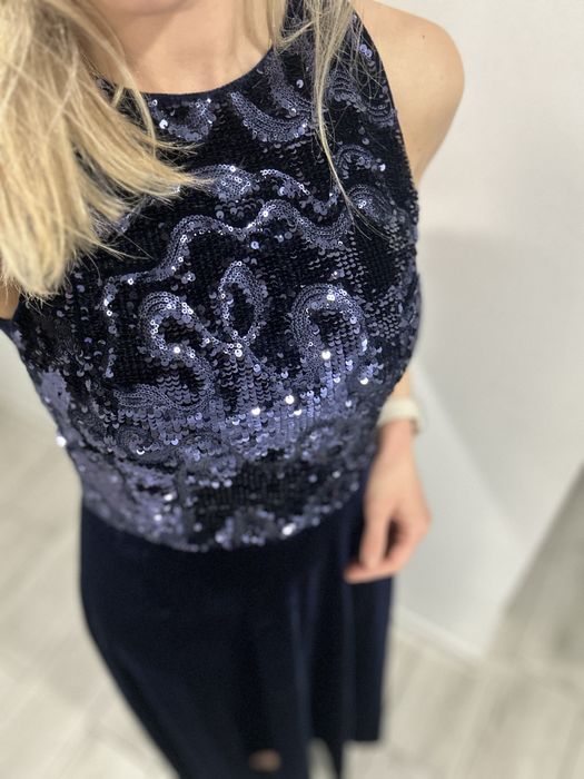 Вечірня сукня, на корпортив чи на свято