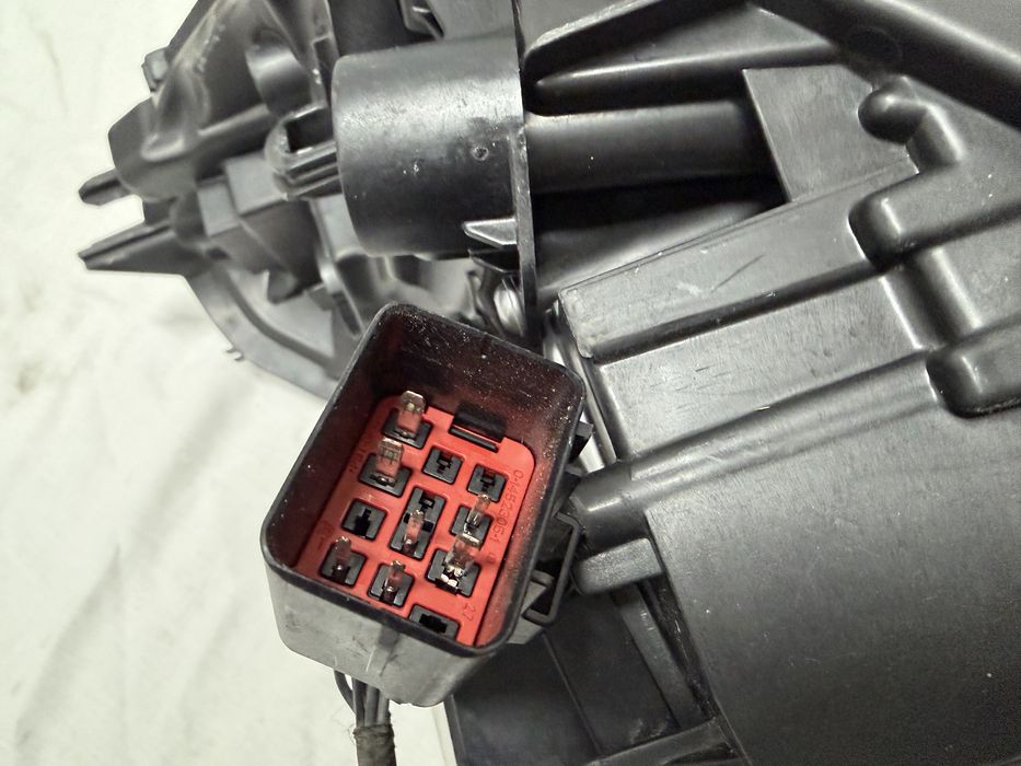 Lampa Prawy Przód VOLVO XC60 LIFT Xenon 13-17r.