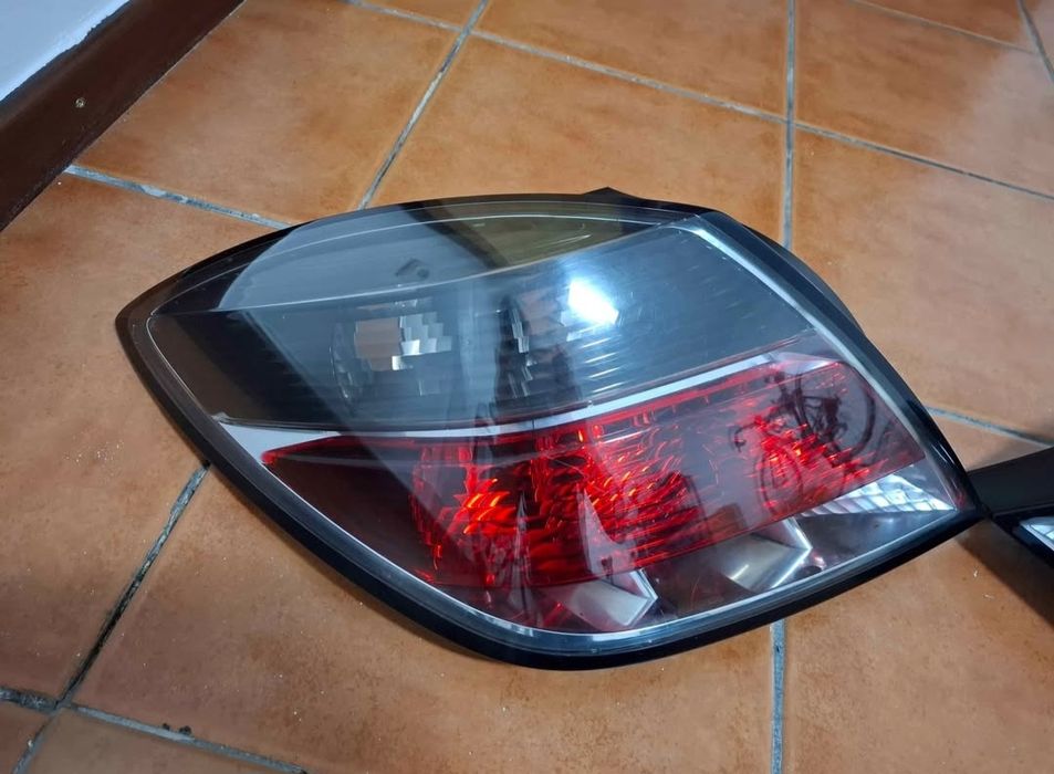 Farolins traseiros Opel Astra Gtc H em bom estado