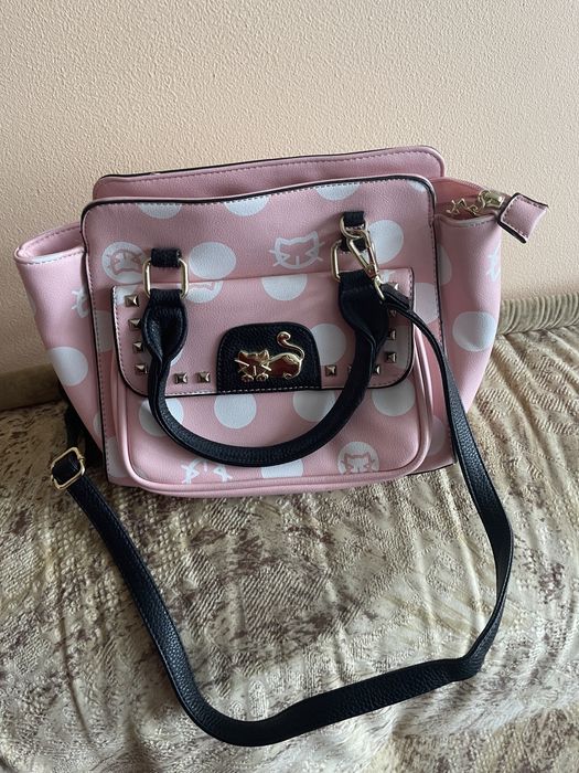 Жіночі сумочки різні