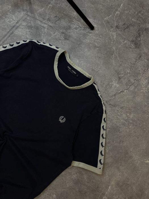 Коттоновая футболка на лампасах Fred Perry