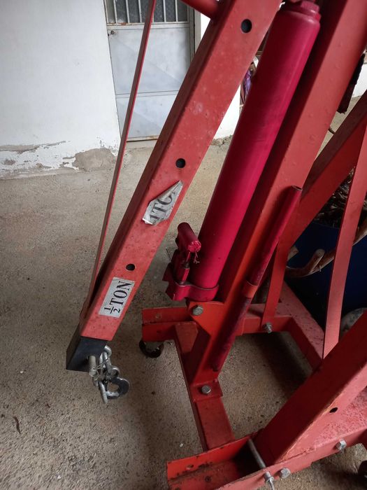 Grua para retirar motores de carro