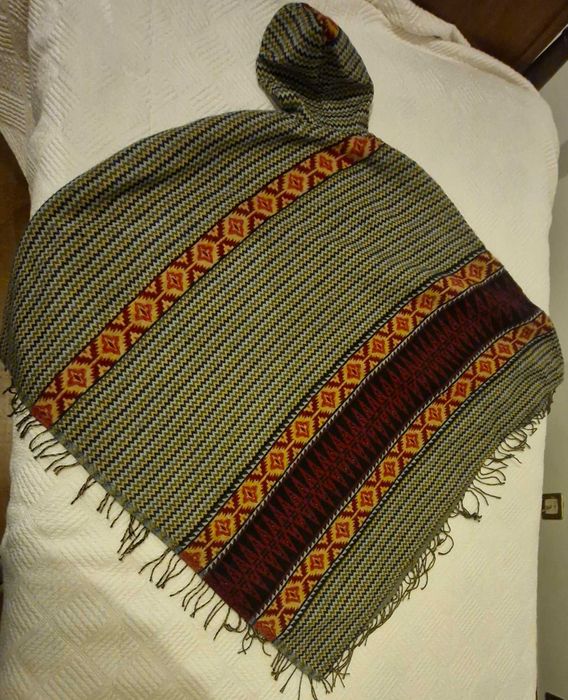 Poncho cinzento com padrão de Lã (Novo)