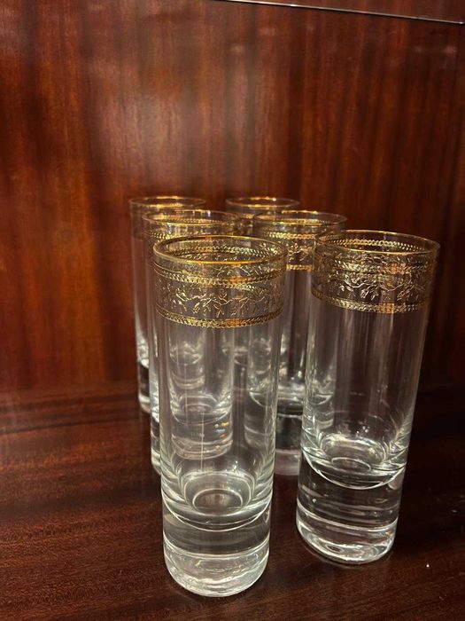 Conjunto de 6 copos altos com rebordo dourado