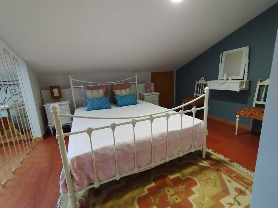 Cama de metal branca
