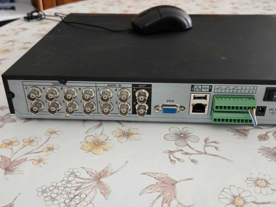 Gravador videovigilância 8 canais 500GB + 2 câmaras bullet de exterior