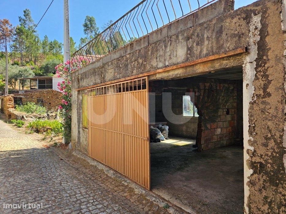 Moradia T3 Térrea com Garagem, Terraço e Logradouro