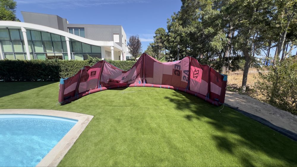 2 kites Duotone Vegas 10 North vegas 12