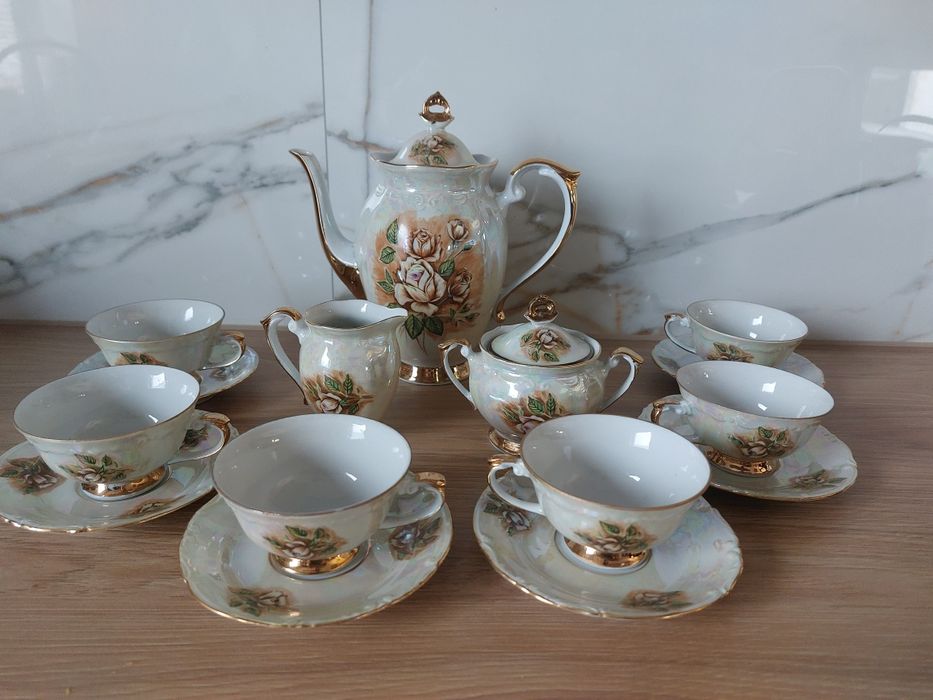 Serwis  do kawy Chodzież PRL – perłowy, róże, złocenia – komplet 6 osó