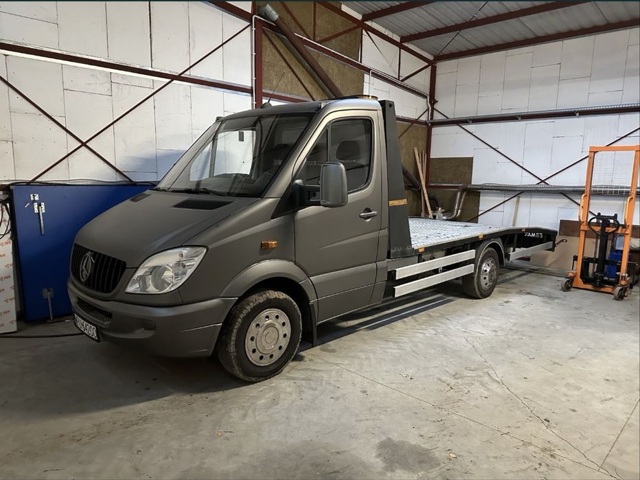 Laweta Holowanie Pomoc drogowa transport Autolaweta