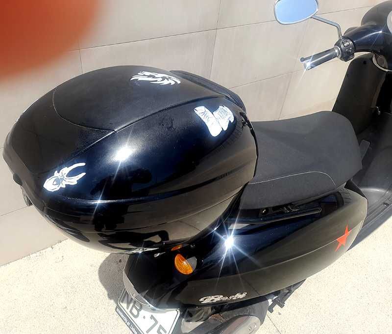 Moto Scooter "clássica" Besbi 125 cc em muito bom estado