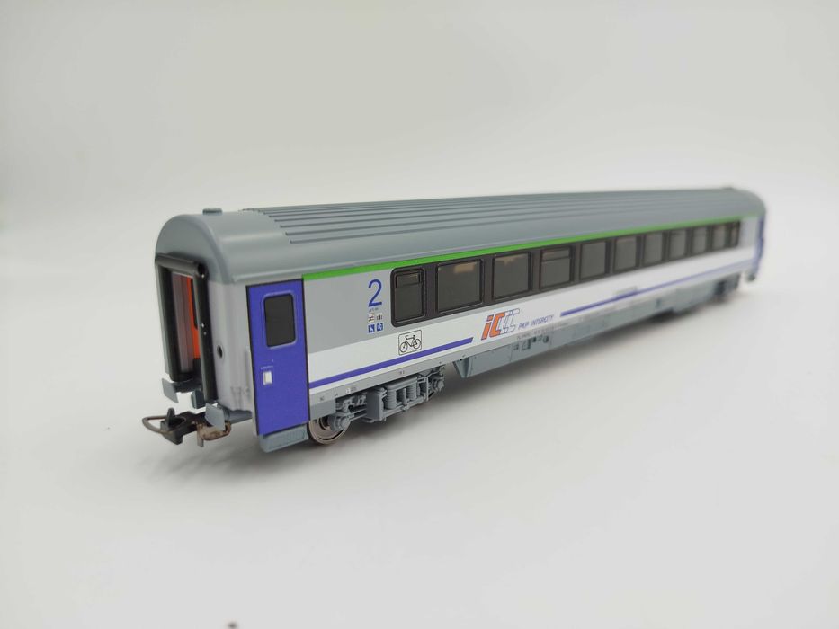 piko wagon pasażerski Intercity PKP ciemny pas