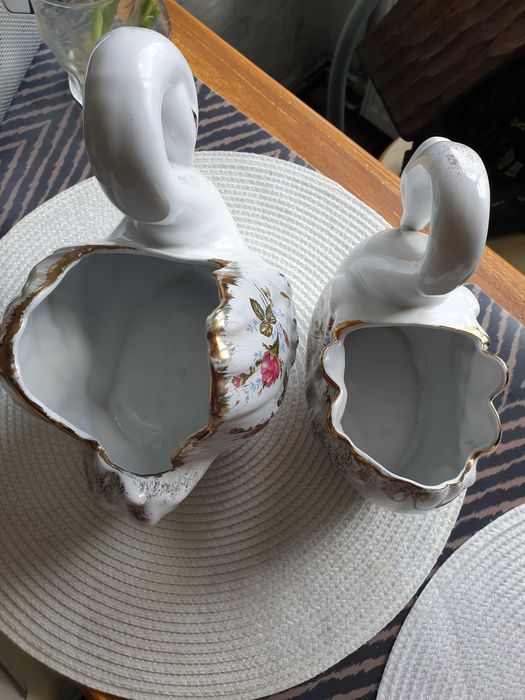 Łabędzie porcelanowe Chodzież mały i duży.