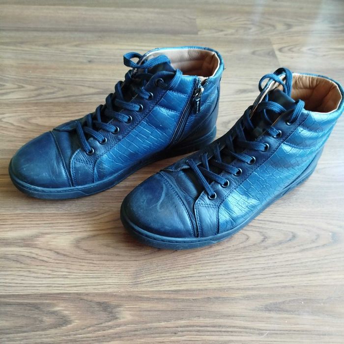 Buty skórzane granatowe Gino Rossi. Rozm. 40