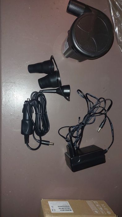 Bomba de ar eléctrica portátil para campismo e colchão
