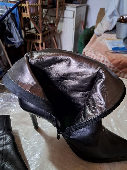 Продам не дорого демисезонные полусапожки кожаные (Италия)