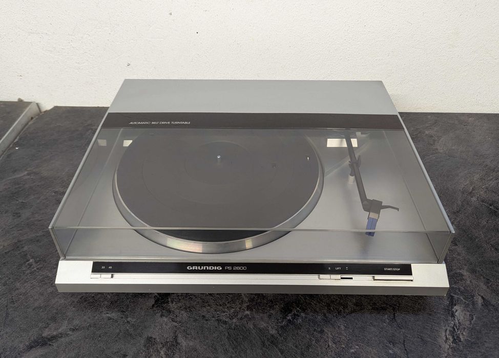 Програвач платівок  Grundig PS 2600.