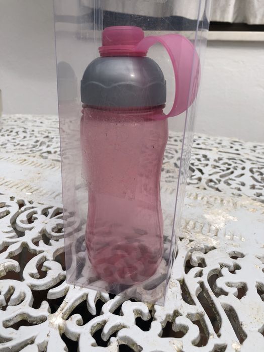 2 garrafas para transportar agua para consumo proprio