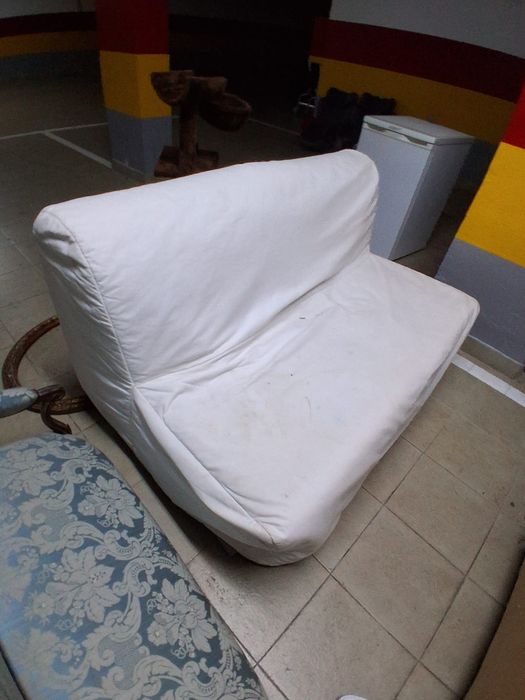 Sofa branco confortavel