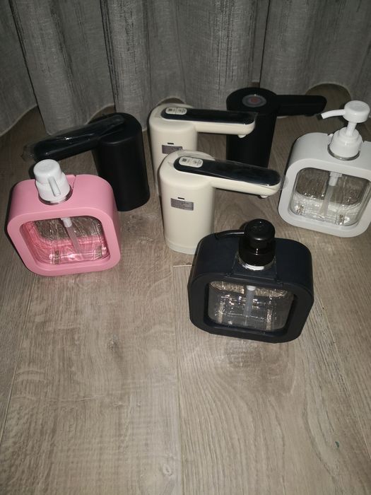 Бутли для воды с ручкой и без. Помпы для воды