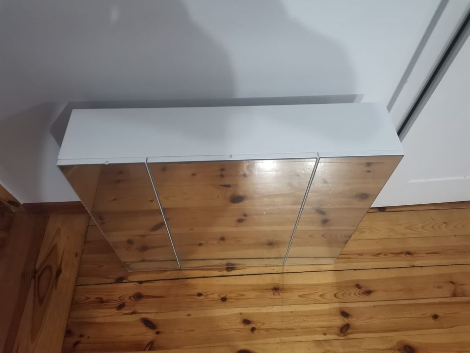 Szafka łazienkowa z lustrem