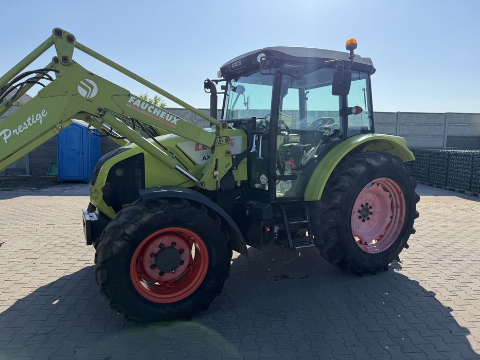 Claas Axos 330 z ładowaczem