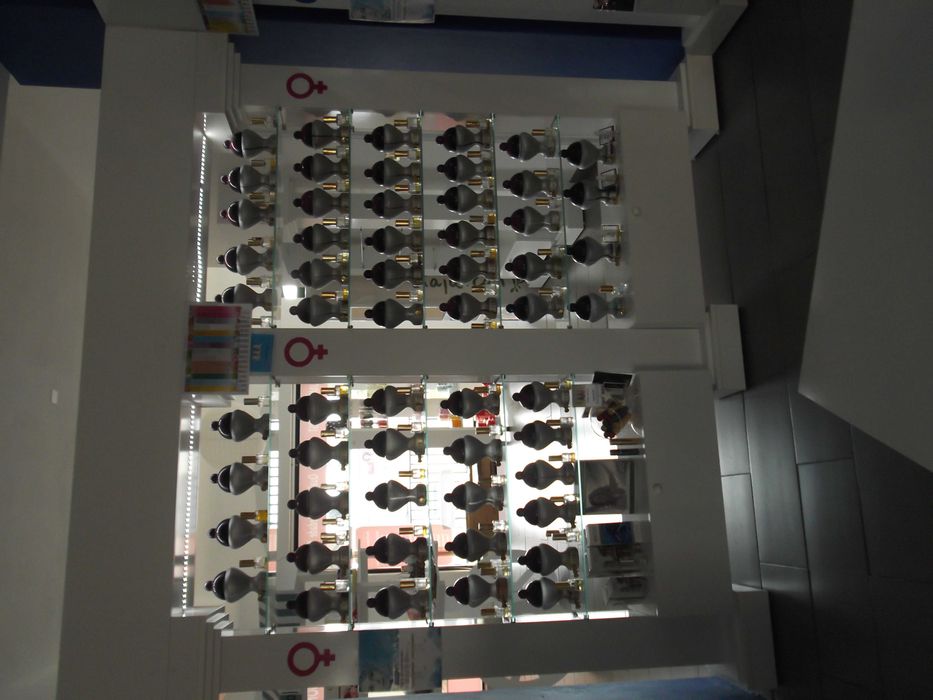 Armário Estante de Loja branco lacado