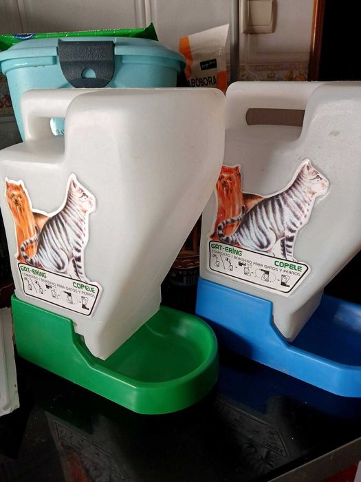 Comedouro/Bebedouro para Gato Dois