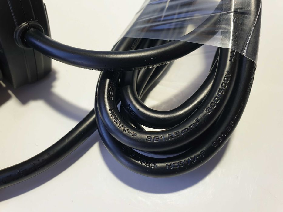 подовжувач, 12 гнізд Розетка,Колодка  січення жили  1.25мм. довж 1.8м.