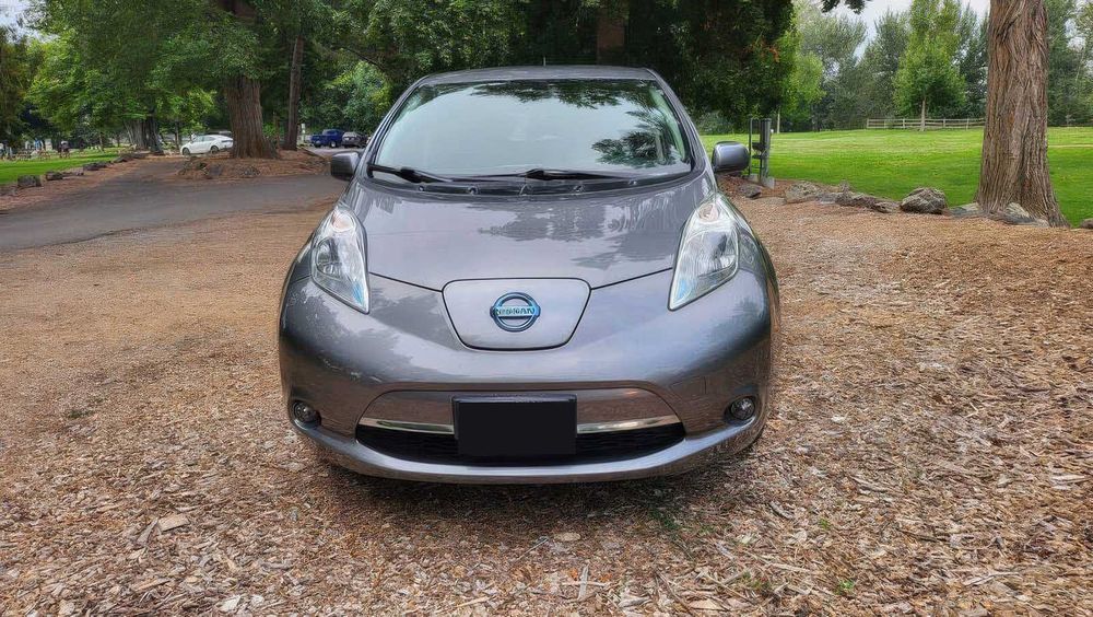 Nissan LEAF S      2015