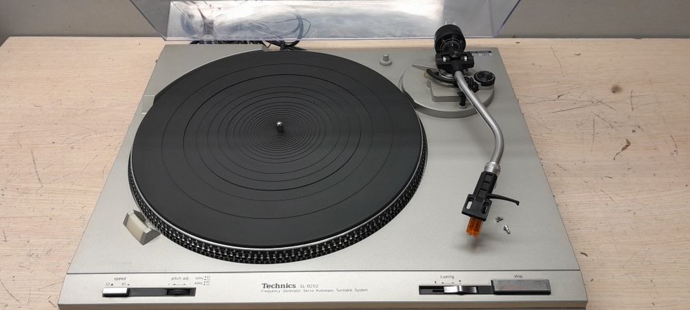 Gramofon Technics SL-B202