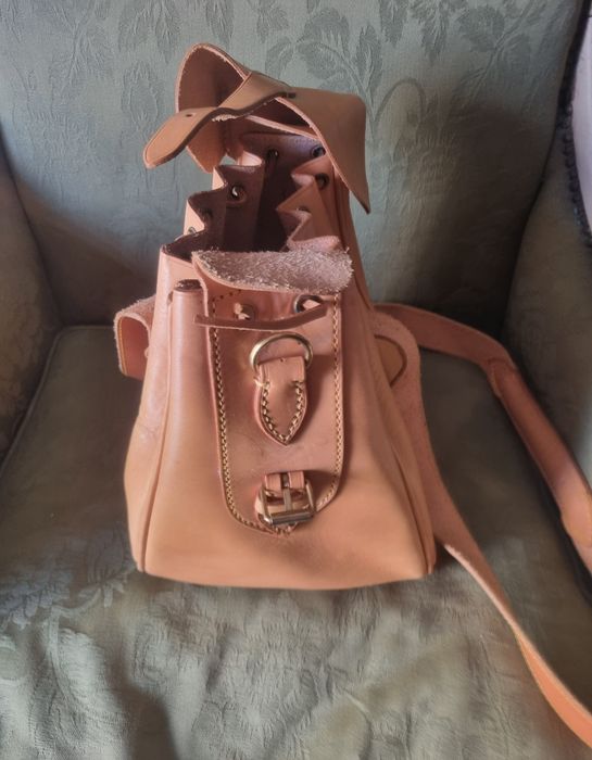 Bolsa mochila em couro