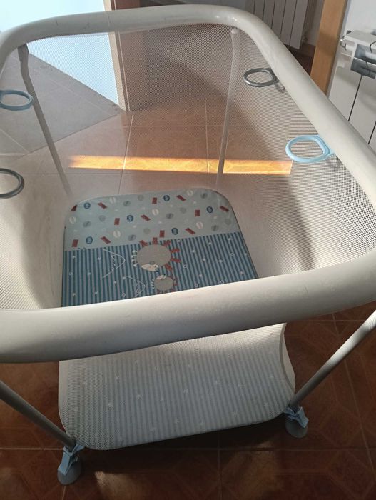 Berço Ikea, parque e banheira