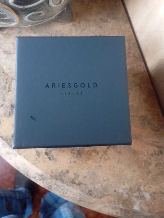 à venda: relógio elegante da marca Singapura ARIES GOLD.