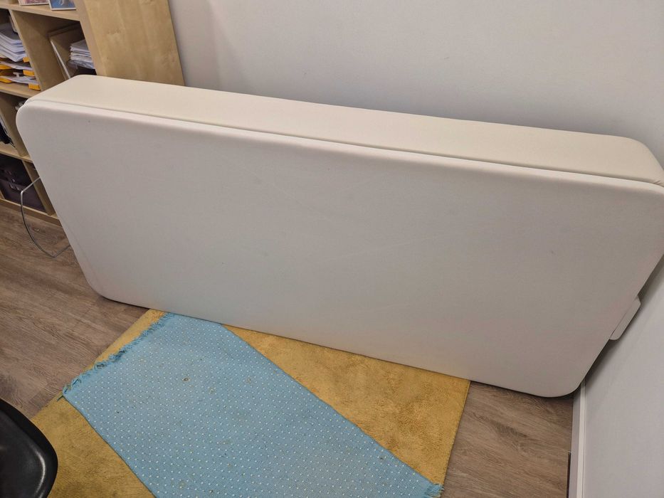 Cama Ikea Kvitsöy como nova