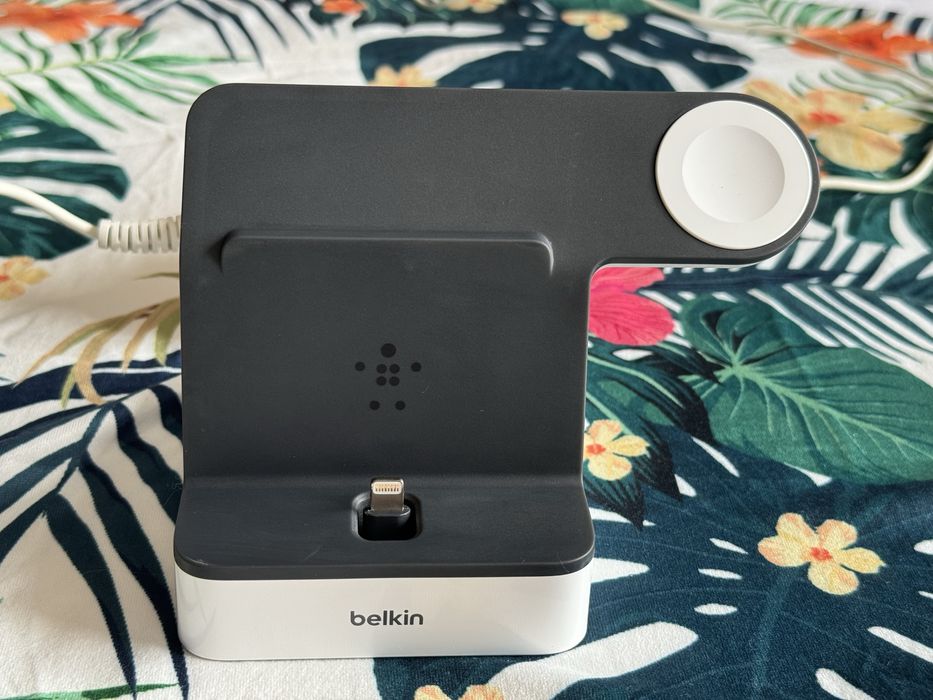 Base de Carregamento Belkin PowerHouse para Apple iPhone e Apple Watch