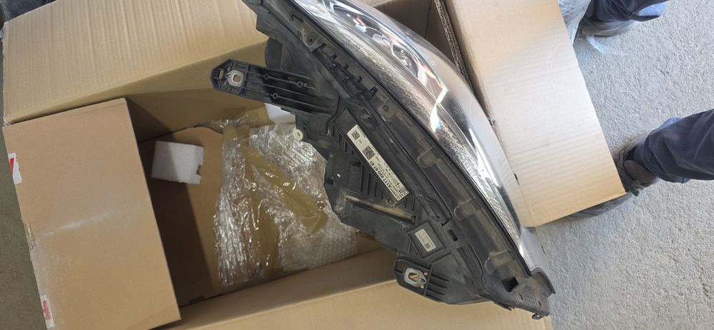 Farol Mercedes CLA
