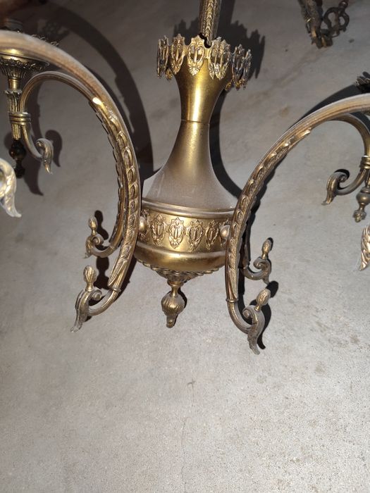 Candeeiro muito antigo de sala