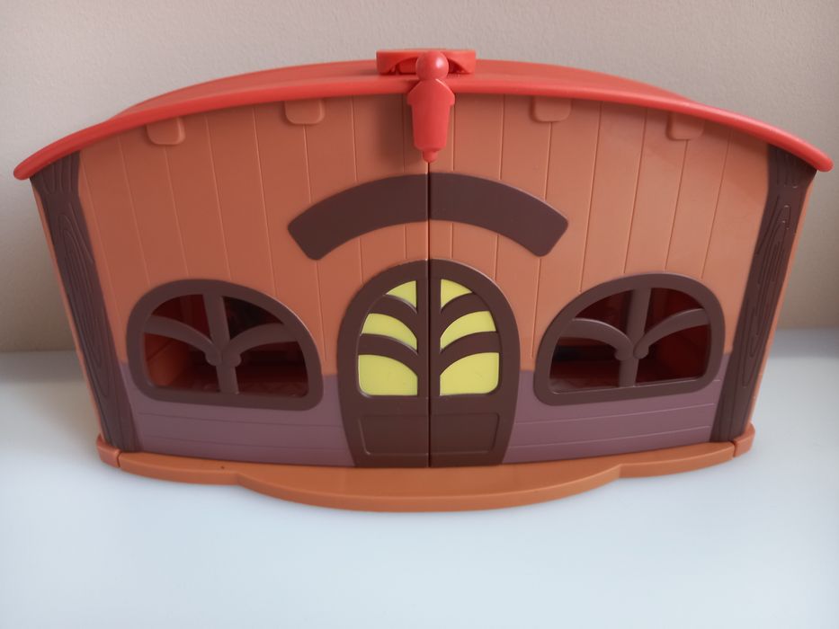 Bluey zestaw z figurkami szkoła school playset Moose Toys