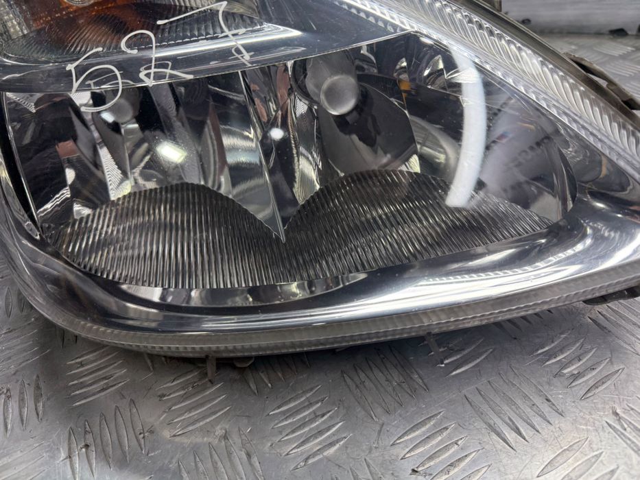 Фара правая  Mercedes W168  A class A1688201861