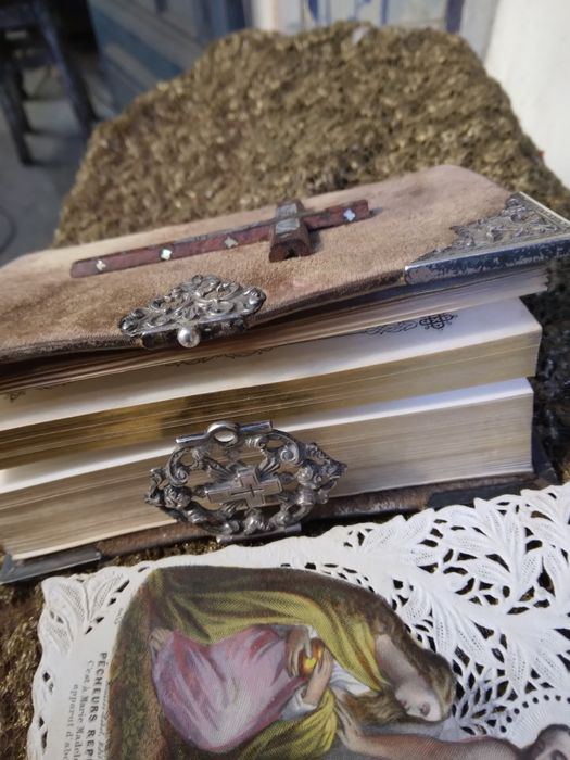 Livro missal apl,, em prata e madrepérola