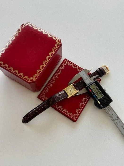 Cartier Tank com caixa e documentos