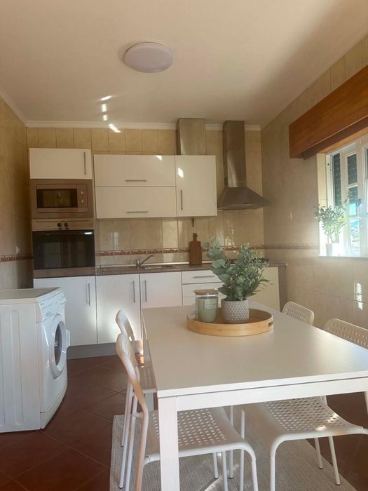 Apartamento T1 Mobilado junto á escola Amadeu Sousa Cardoso em Telões.