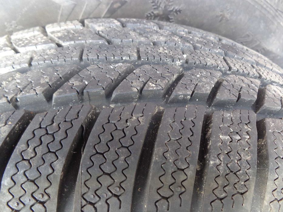 opony zimowe 215/65/16 z 2023 roku