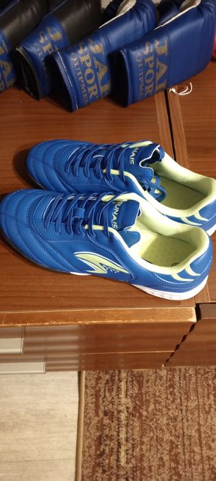 Бутци для дорослих